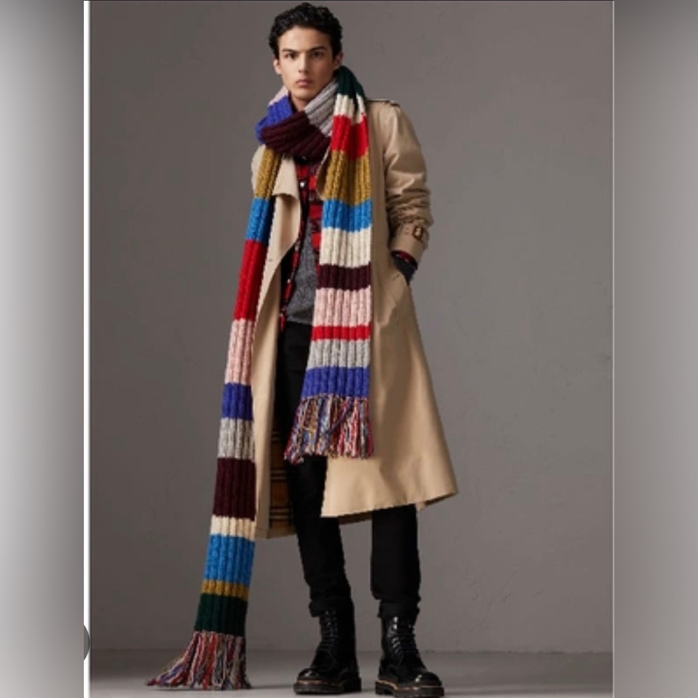 Burberry scarf - Picture 2 of 9